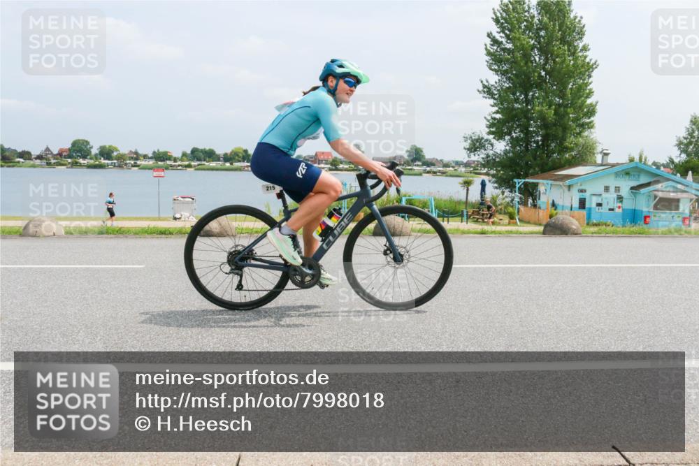 21.06.2025 - 27. Vierlanden-Triathlon H.Heesch http://msf.ph/oto/7998018 15.06.2025 12:29:00 Radfahren 215 meine-sportfotos.de