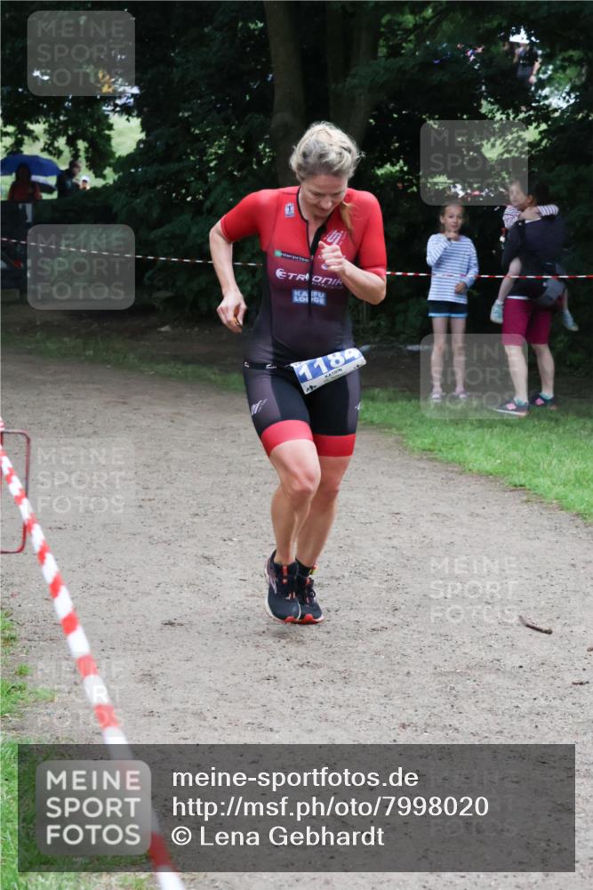 21.06.2025 - 27. Vierlanden-Triathlon Lena Gebhardt http://msf.ph/oto/7998020 15.06.2025 13:55:56 Laufen 1184 meine-sportfotos.de