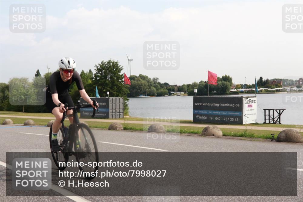 15.06.2025 - 27. Vierlanden-Triathlon H.Heesch http://msf.ph/oto/7998027 15.06.2025 09:44:35 Radfahren 4, 210 meine-sportfotos.de