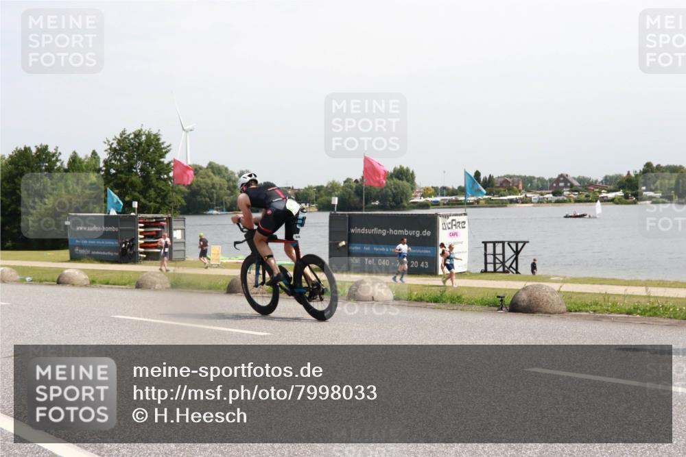 21.06.2025 - 27. Vierlanden-Triathlon H.Heesch http://msf.ph/oto/7998033 15.06.2025 11:34:53 Radfahren 707, 760, 894 meine-sportfotos.de