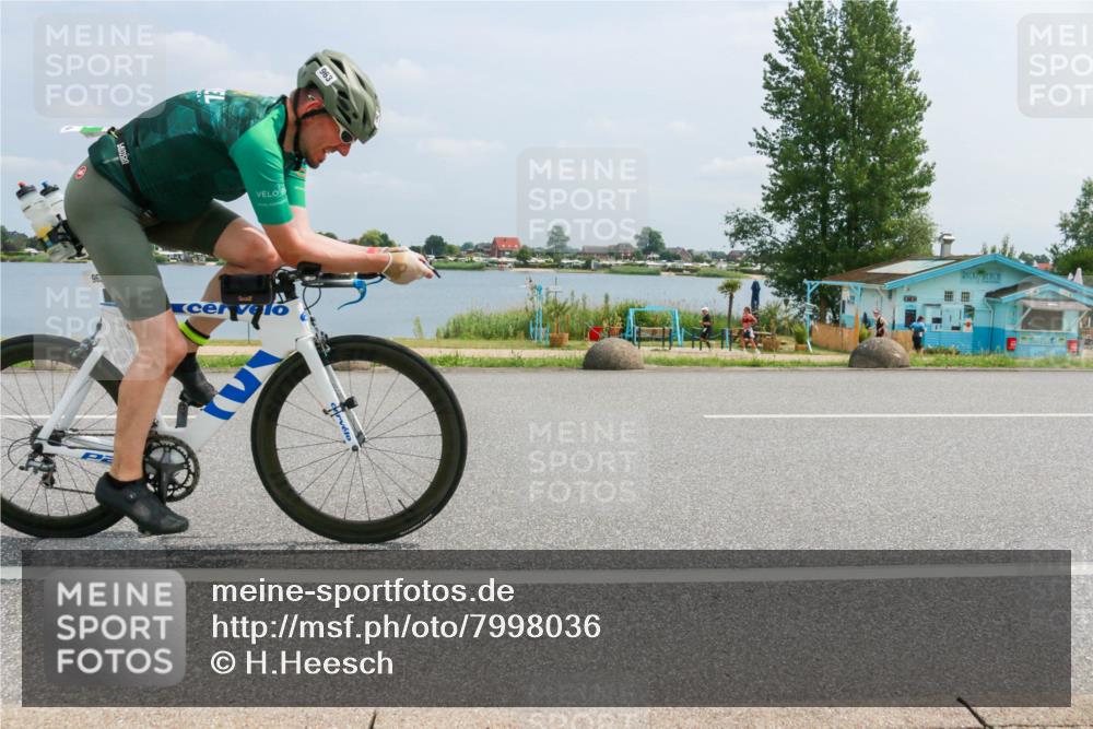 21.06.2025 - 27. Vierlanden-Triathlon H.Heesch http://msf.ph/oto/7998036 15.06.2025 12:29:11 Radfahren 963 meine-sportfotos.de