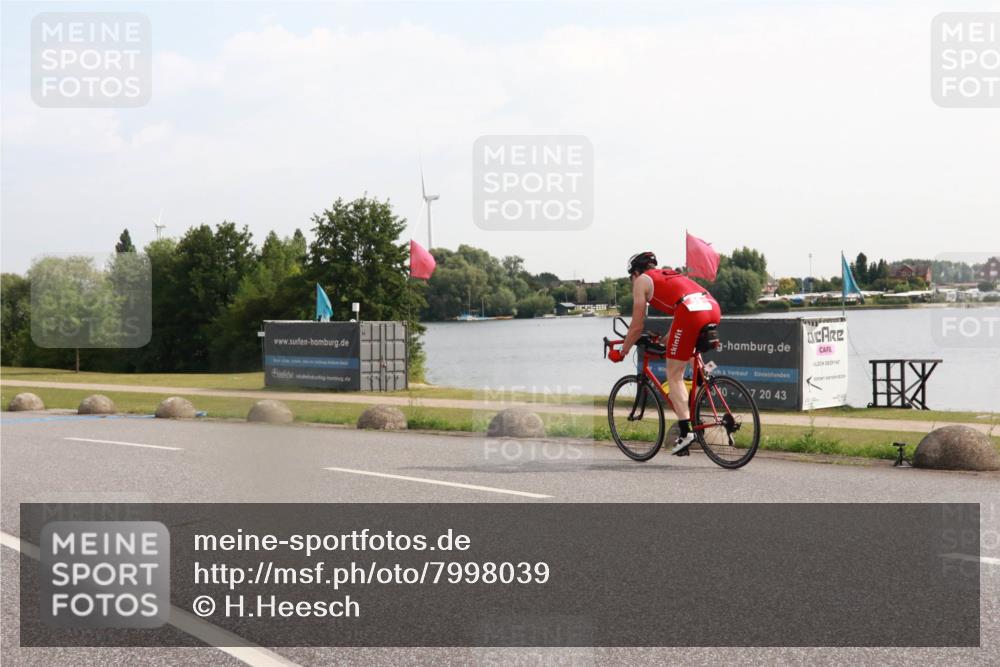 15.06.2025 - 27. Vierlanden-Triathlon H.Heesch http://msf.ph/oto/7998039 15.06.2025 09:44:47 Radfahren 15, 16 meine-sportfotos.de
