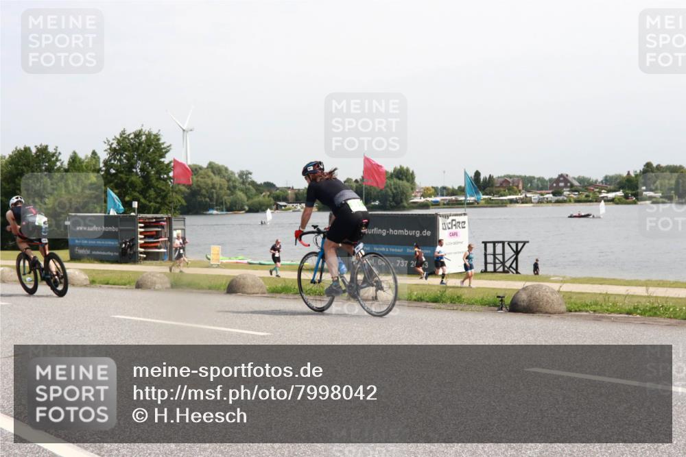 21.06.2025 - 27. Vierlanden-Triathlon H.Heesch http://msf.ph/oto/7998042 15.06.2025 11:34:54 Radfahren 638, 707, 760, 894, 961 meine-sportfotos.de