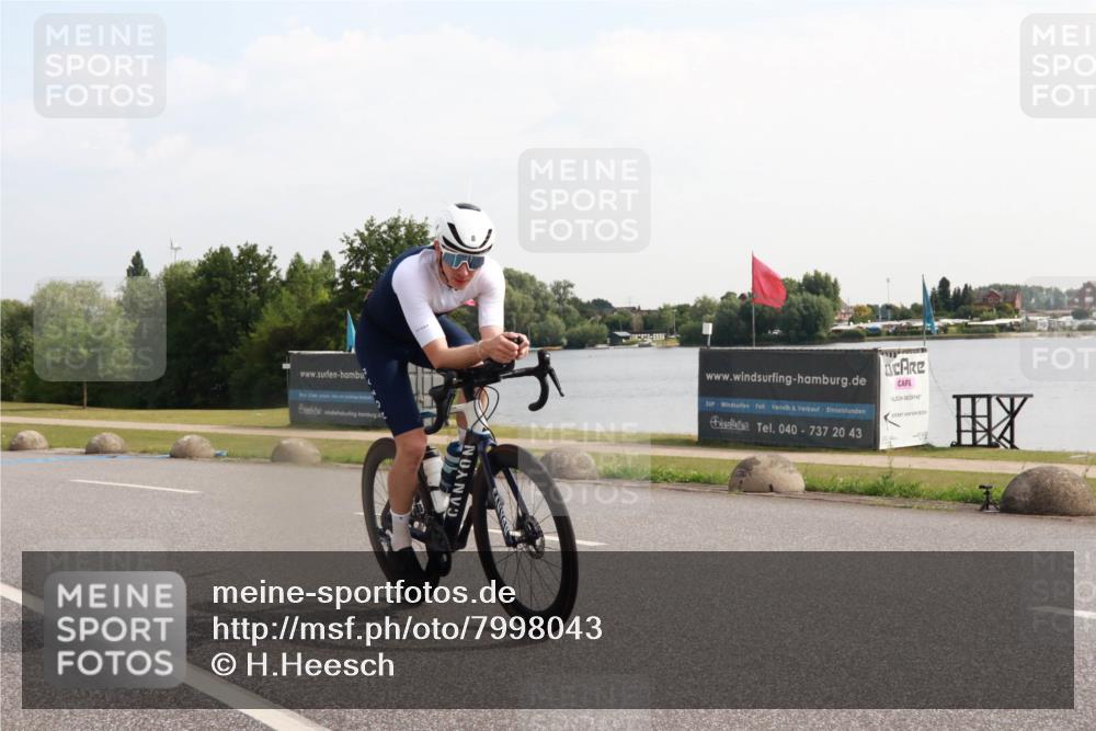15.06.2025 - 27. Vierlanden-Triathlon H.Heesch http://msf.ph/oto/7998043 15.06.2025 09:44:51 Radfahren 8, 16 meine-sportfotos.de