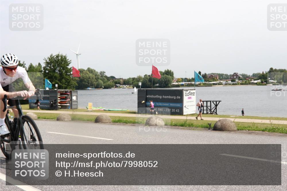 21.06.2025 - 27. Vierlanden-Triathlon H.Heesch http://msf.ph/oto/7998052 15.06.2025 11:35:04 Radfahren 715 meine-sportfotos.de