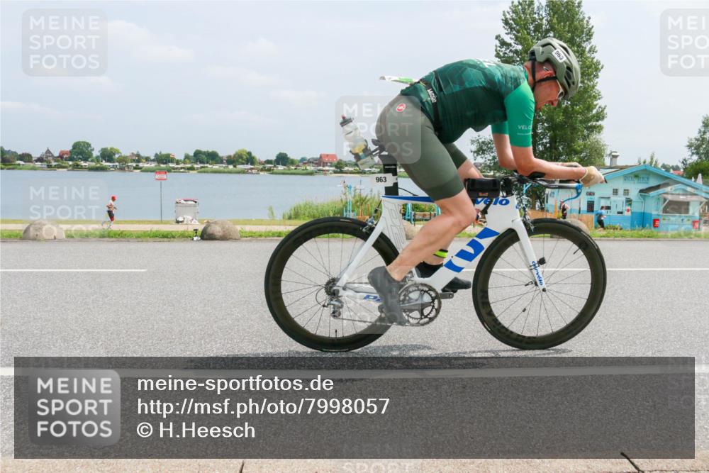 21.06.2025 - 27. Vierlanden-Triathlon H.Heesch http://msf.ph/oto/7998057 15.06.2025 12:29:11 Radfahren 963 meine-sportfotos.de