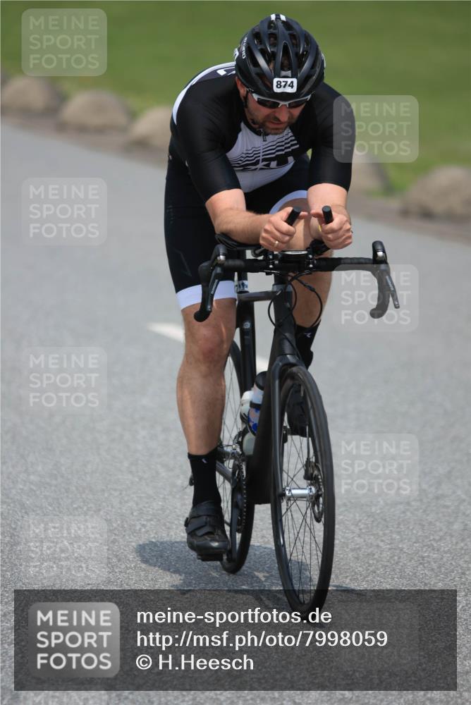 21.06.2025 - 27. Vierlanden-Triathlon H.Heesch http://msf.ph/oto/7998059 15.06.2025 12:27:24 Radfahren 874 meine-sportfotos.de