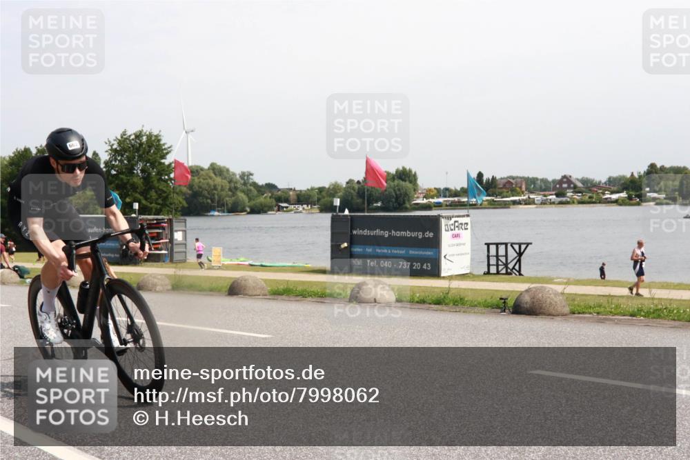 21.06.2025 - 27. Vierlanden-Triathlon H.Heesch http://msf.ph/oto/7998062 15.06.2025 11:35:07 Radfahren 662, 715 meine-sportfotos.de