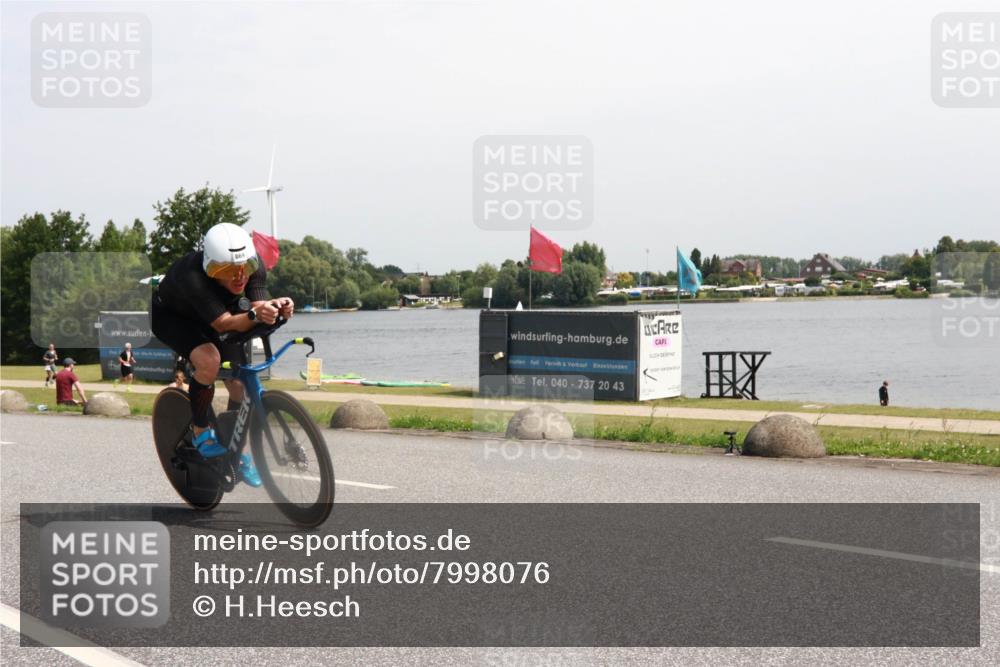 21.06.2025 - 27. Vierlanden-Triathlon H.Heesch http://msf.ph/oto/7998076 15.06.2025 11:35:08 Radfahren 662, 715 meine-sportfotos.de