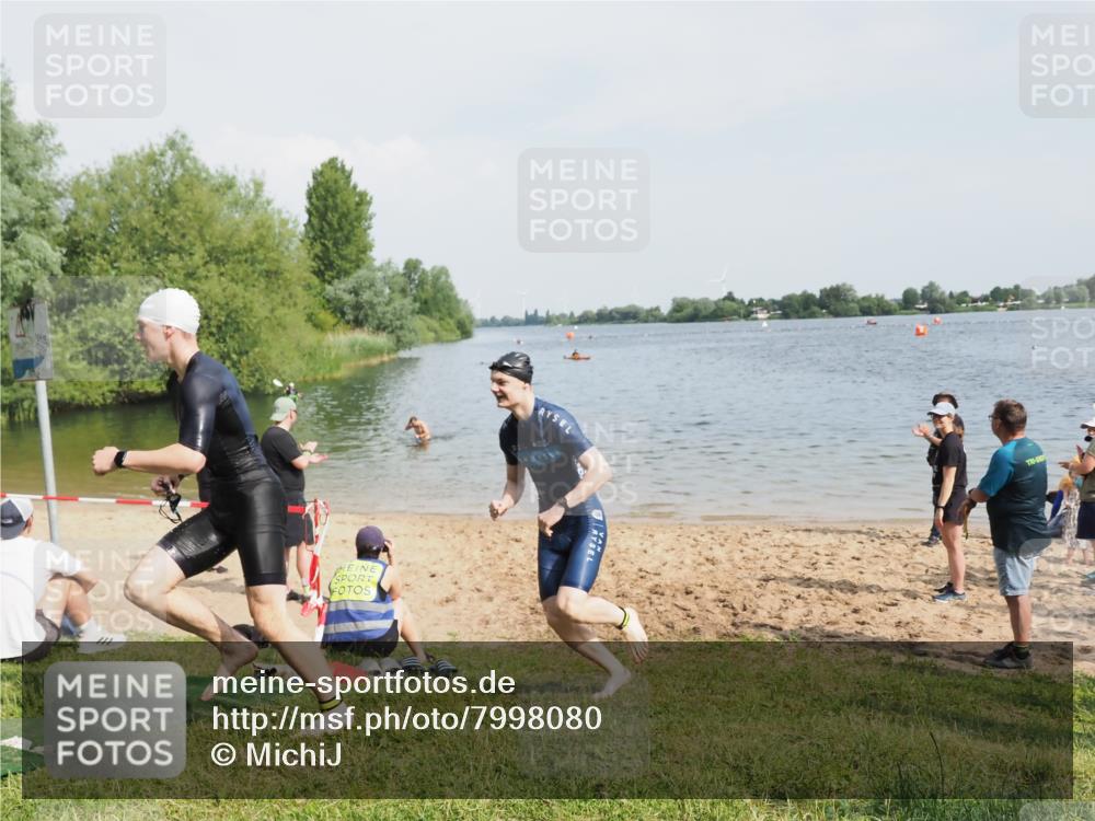 21.06.2025 - 27. Vierlanden-Triathlon MichiJ http://msf.ph/oto/7998080 15.06.2026 09:59:58 Schwimmen 351, 358 meine-sportfotos.de