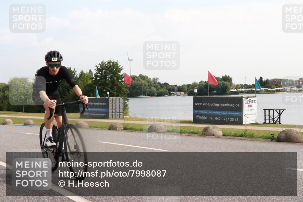 15.06.2025 - 27. Vierlanden-Triathlon H.Heesch http://msf.ph/oto/7998087 15.06.2025 09:45:08 Radfahren 20, 37 meine-sportfotos.de