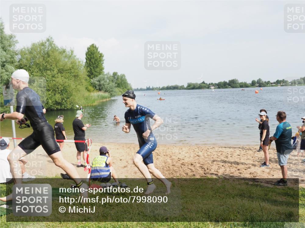 21.06.2025 - 27. Vierlanden-Triathlon MichiJ http://msf.ph/oto/7998090 15.06.2026 09:59:58 Schwimmen 351, 358 meine-sportfotos.de
