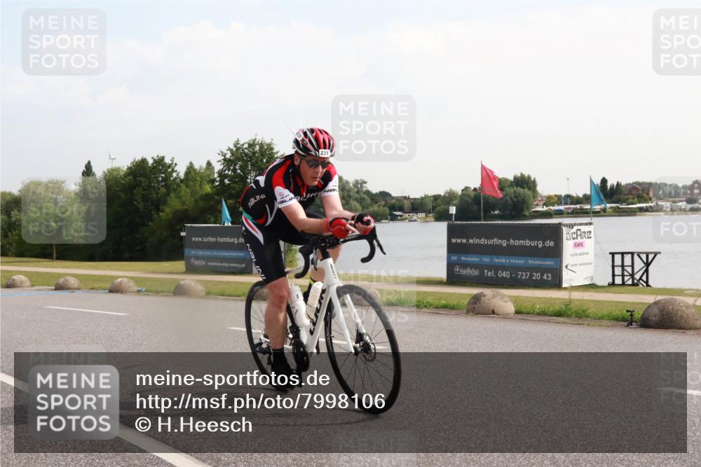 15.06.2025 - 27. Vierlanden-Triathlon H.Heesch http://msf.ph/oto/7998106 15.06.2025 09:45:40 Radfahren 231 meine-sportfotos.de