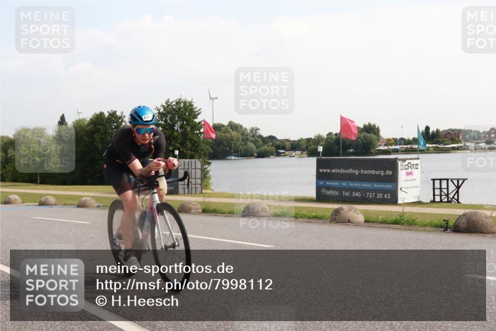 15.06.2025 - 27. Vierlanden-Triathlon H.Heesch http://msf.ph/oto/7998112 15.06.2025 09:45:44 Radfahren 214, 231 meine-sportfotos.de