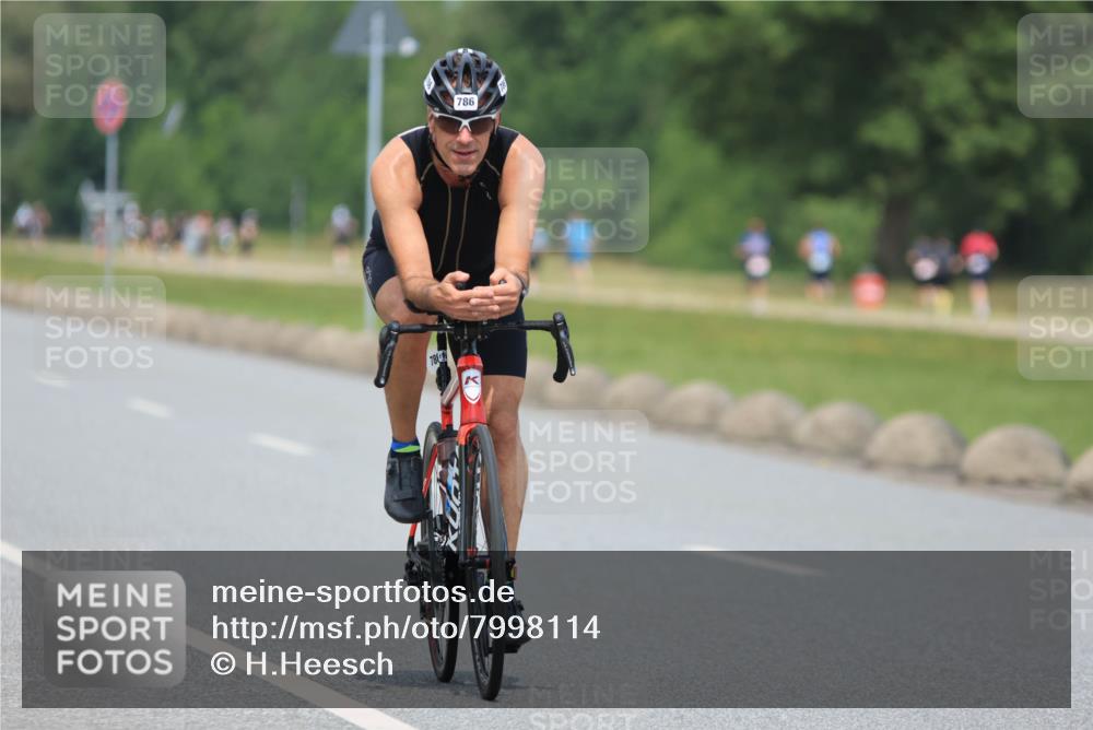 21.06.2025 - 27. Vierlanden-Triathlon H.Heesch http://msf.ph/oto/7998114 15.06.2025 12:27:35 Radfahren 763, 783, 786 meine-sportfotos.de