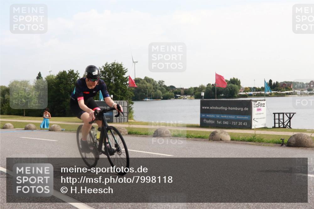 15.06.2025 - 27. Vierlanden-Triathlon H.Heesch http://msf.ph/oto/7998118 15.06.2025 09:45:52 Radfahren 223 meine-sportfotos.de