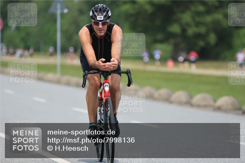 21.06.2025 - 27. Vierlanden-Triathlon H.Heesch http://msf.ph/oto/7998136 15.06.2025 12:27:35 Radfahren 763, 783, 786 meine-sportfotos.de