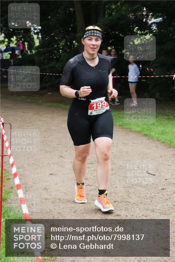 21.06.2025 - 27. Vierlanden-Triathlon Lena Gebhardt http://msf.ph/oto/7998137 15.06.2025 13:56:04 Laufen 199 meine-sportfotos.de