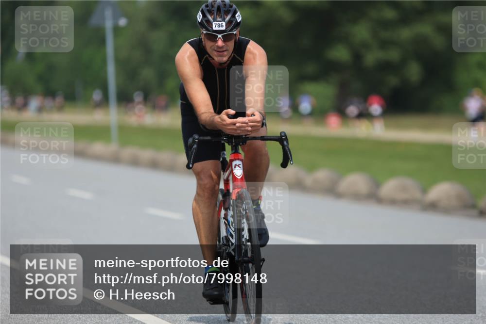 21.06.2025 - 27. Vierlanden-Triathlon H.Heesch http://msf.ph/oto/7998148 15.06.2025 12:27:35 Radfahren 763, 783, 786 meine-sportfotos.de