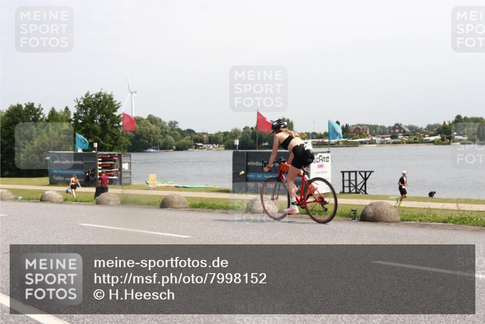 21.06.2025 - 27. Vierlanden-Triathlon H.Heesch http://msf.ph/oto/7998152 15.06.2025 11:35:18 Radfahren 695, 730 meine-sportfotos.de