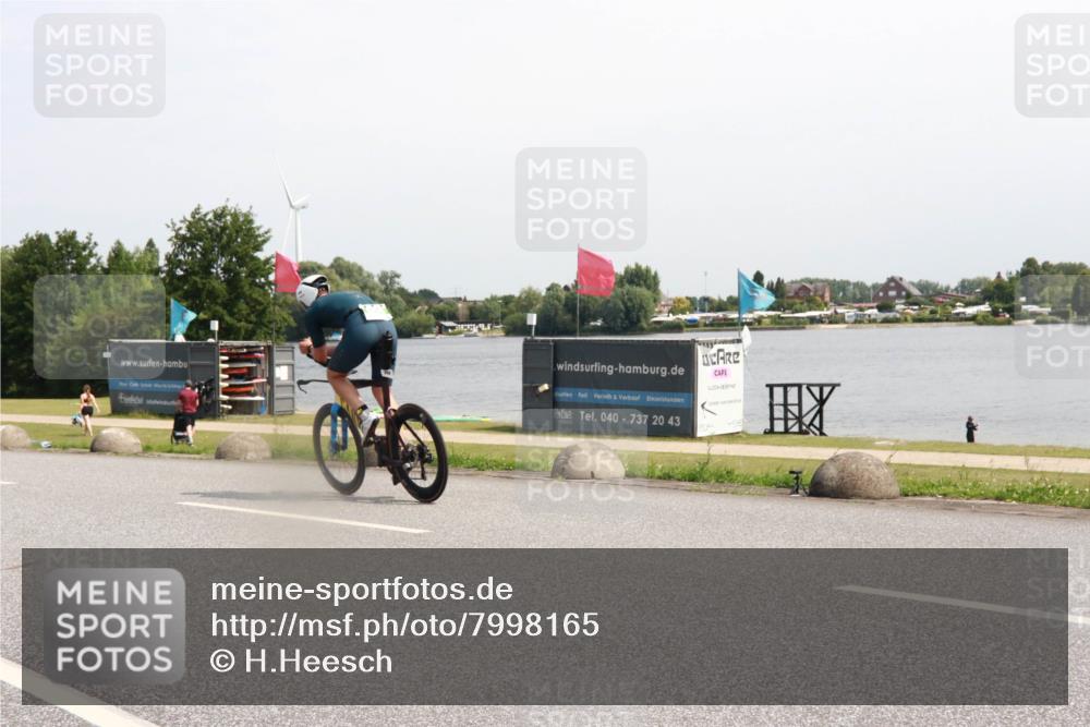 21.06.2025 - 27. Vierlanden-Triathlon H.Heesch http://msf.ph/oto/7998165 15.06.2025 11:35:23 Radfahren 695, 730, 922 meine-sportfotos.de