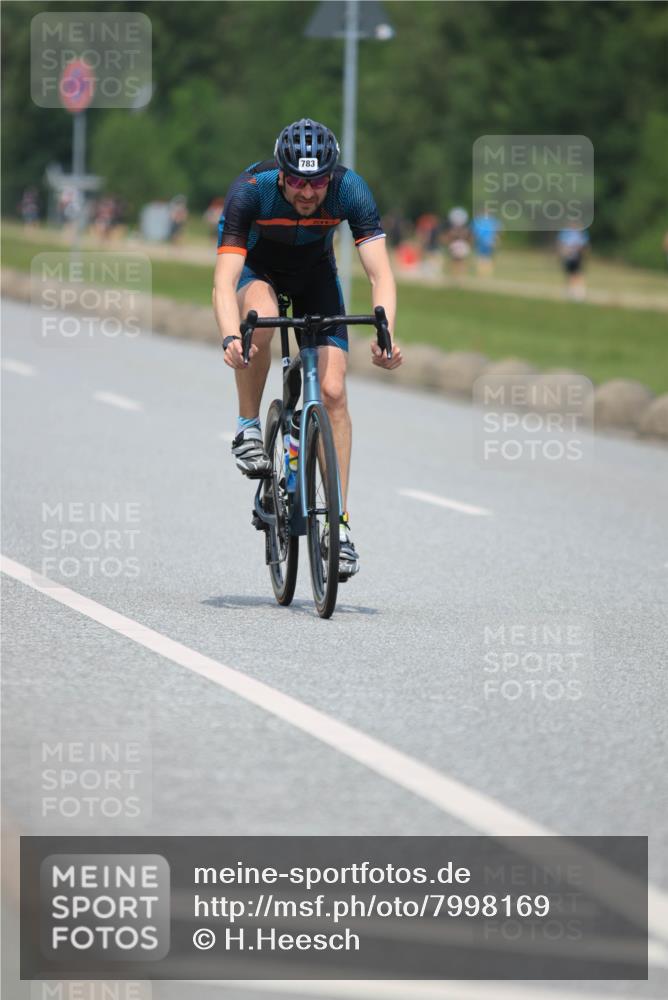 21.06.2025 - 27. Vierlanden-Triathlon H.Heesch http://msf.ph/oto/7998169 15.06.2025 12:27:39 Radfahren 783, 786 meine-sportfotos.de