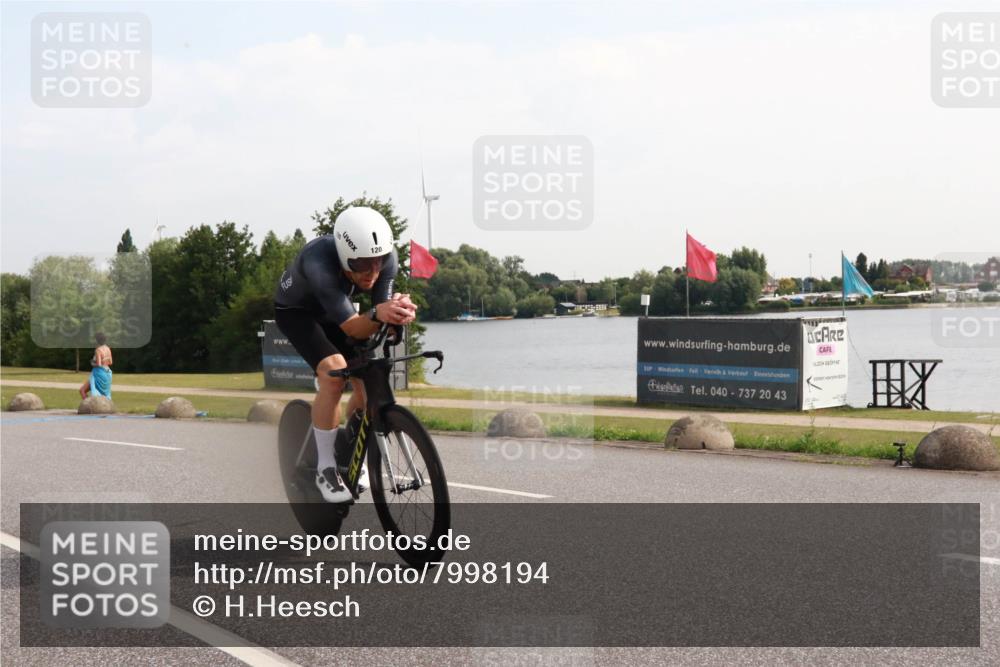 15.06.2025 - 27. Vierlanden-Triathlon H.Heesch http://msf.ph/oto/7998194 15.06.2025 09:46:33 Radfahren 120 meine-sportfotos.de
