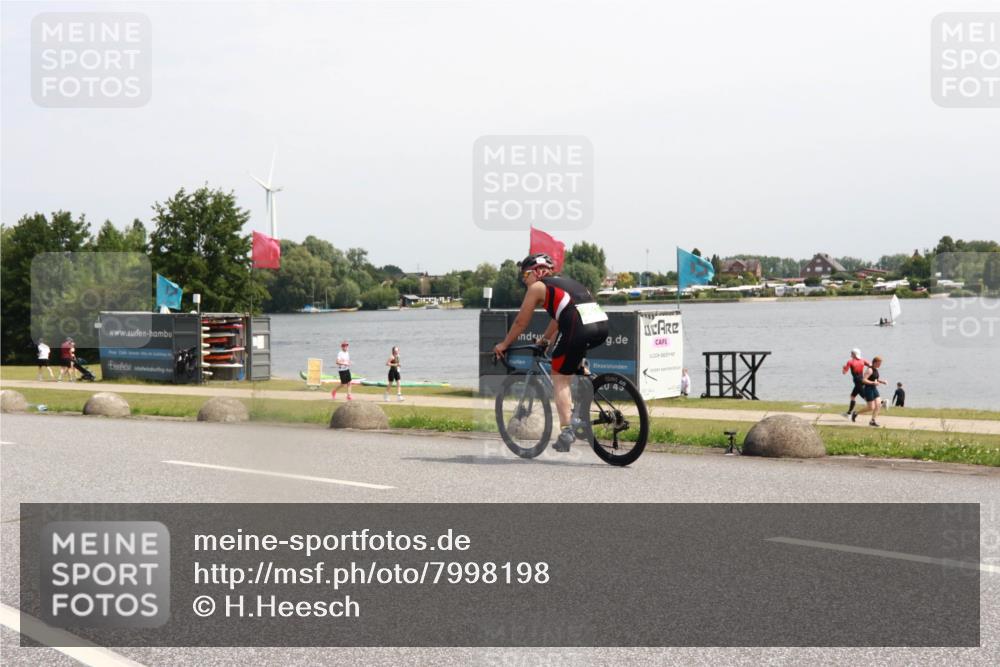 21.06.2025 - 27. Vierlanden-Triathlon H.Heesch http://msf.ph/oto/7998198 15.06.2025 11:35:40 Radfahren 705 meine-sportfotos.de