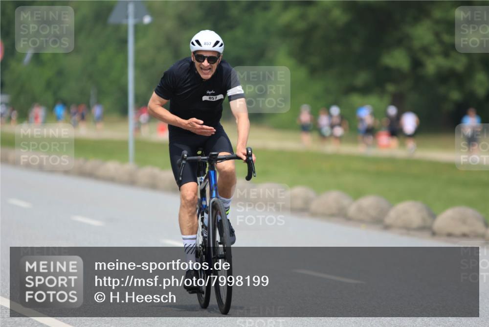 21.06.2025 - 27. Vierlanden-Triathlon H.Heesch http://msf.ph/oto/7998199 15.06.2025 12:28:02 Radfahren 845, 857, 892 meine-sportfotos.de