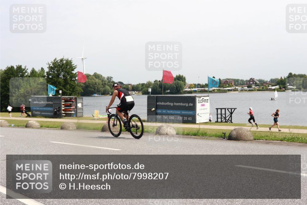 21.06.2025 - 27. Vierlanden-Triathlon H.Heesch http://msf.ph/oto/7998207 15.06.2025 11:35:41 Radfahren 705, 903 meine-sportfotos.de