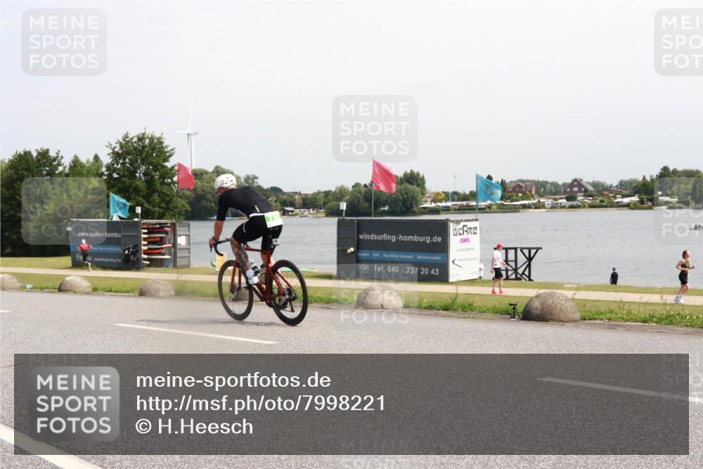 21.06.2025 - 27. Vierlanden-Triathlon H.Heesch http://msf.ph/oto/7998221 15.06.2025 11:35:48 Radfahren 70, 735, 903 meine-sportfotos.de