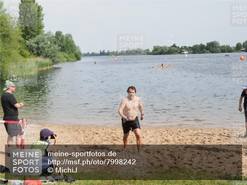21.06.2025 - 27. Vierlanden-Triathlon MichiJ http://msf.ph/oto/7998242 15.06.2026 10:00:13 Schwimmen 290 meine-sportfotos.de