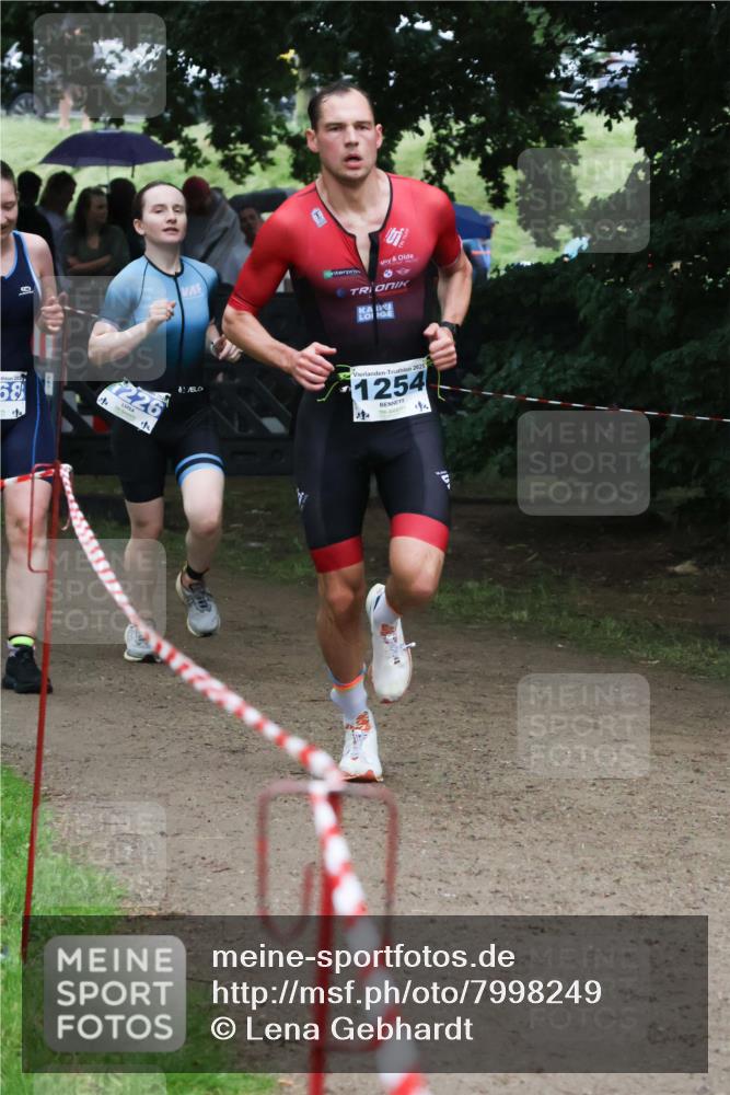 21.06.2025 - 27. Vierlanden-Triathlon Lena Gebhardt http://msf.ph/oto/7998249 15.06.2025 13:56:33 Laufen 58, 1254 meine-sportfotos.de