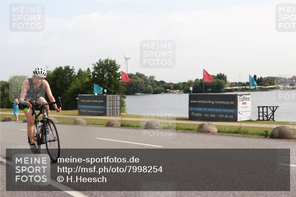 15.06.2025 - 27. Vierlanden-Triathlon H.Heesch http://msf.ph/oto/7998254 15.06.2025 09:47:25 Radfahren 248 meine-sportfotos.de