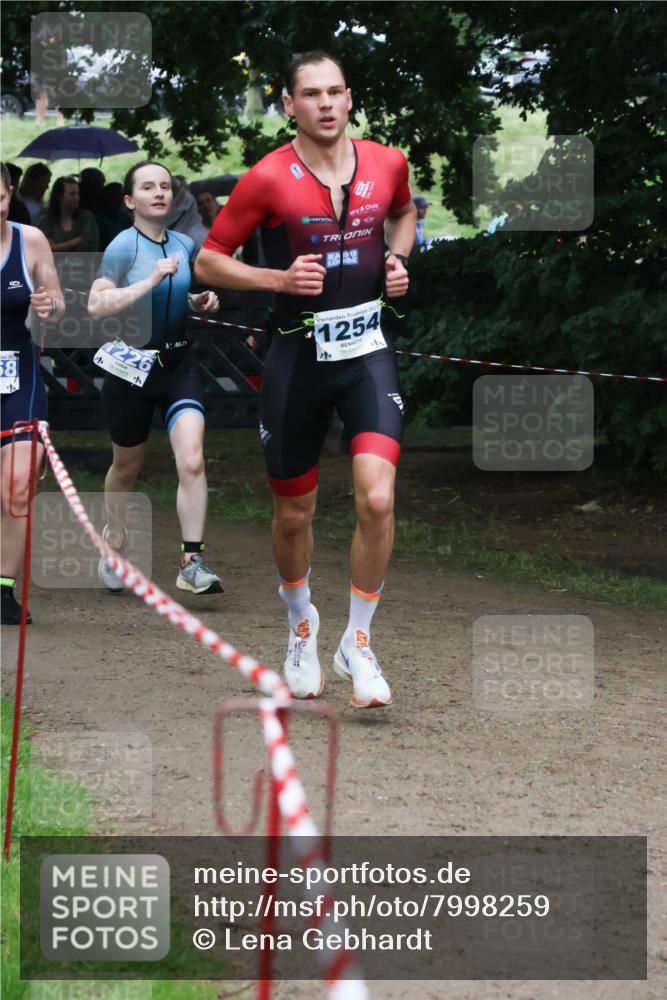 21.06.2025 - 27. Vierlanden-Triathlon Lena Gebhardt http://msf.ph/oto/7998259 15.06.2025 13:56:33 Laufen 20, 58, 226, 2025, 1254, 14 meine-sportfotos.de