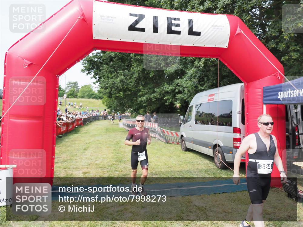 21.06.2025 - 27. Vierlanden-Triathlon MichiJ http://msf.ph/oto/7998273 15.06.2026 11:21:48 Ziel 384, 407 meine-sportfotos.de