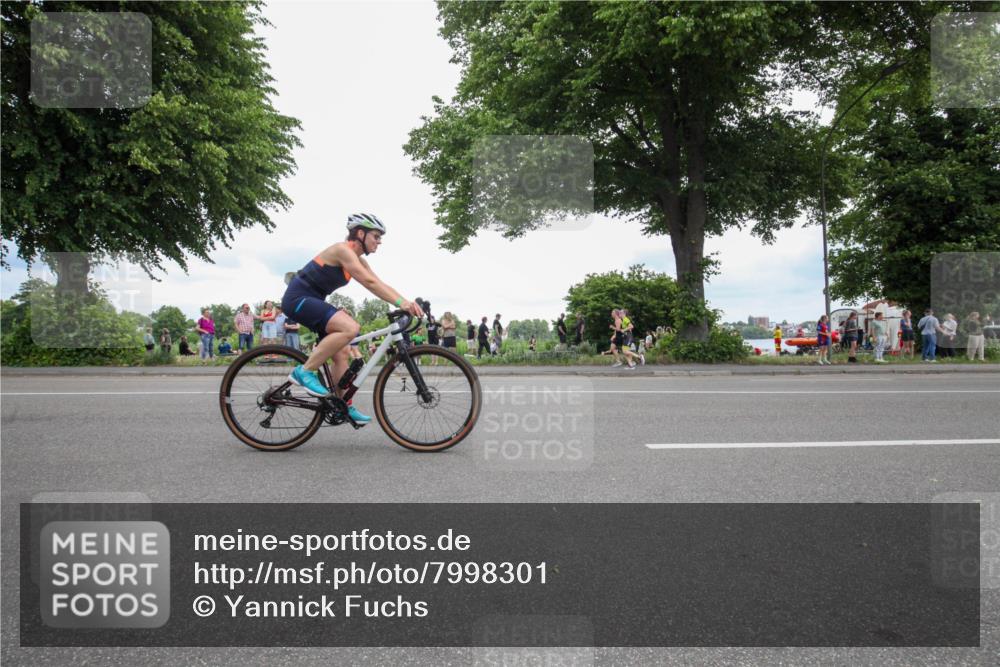 15.06.2025 - 7 Türme Triathlon Yannick Fuchs http://msf.ph/oto/7998301 15.06.2025 13:55:09 Radfahren 666, 831, 1140 meine-sportfotos.de