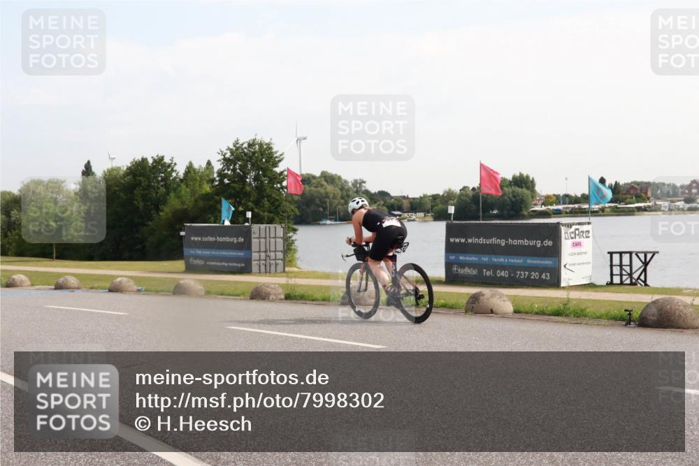 15.06.2025 - 27. Vierlanden-Triathlon H.Heesch http://msf.ph/oto/7998302 15.06.2025 09:48:13 Radfahren 6, 60, 246 meine-sportfotos.de