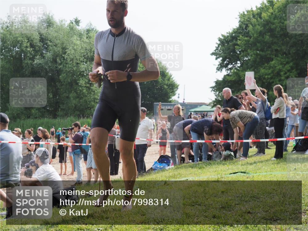 15.06.2025 - 27. Vierlanden-Triathlon KatJ http://msf.ph/oto/7998314 15.06.2025 09:56:05 Schwimmen 268, 277, 283, 285, 308, 310, 312, 322, 357 meine-sportfotos.de