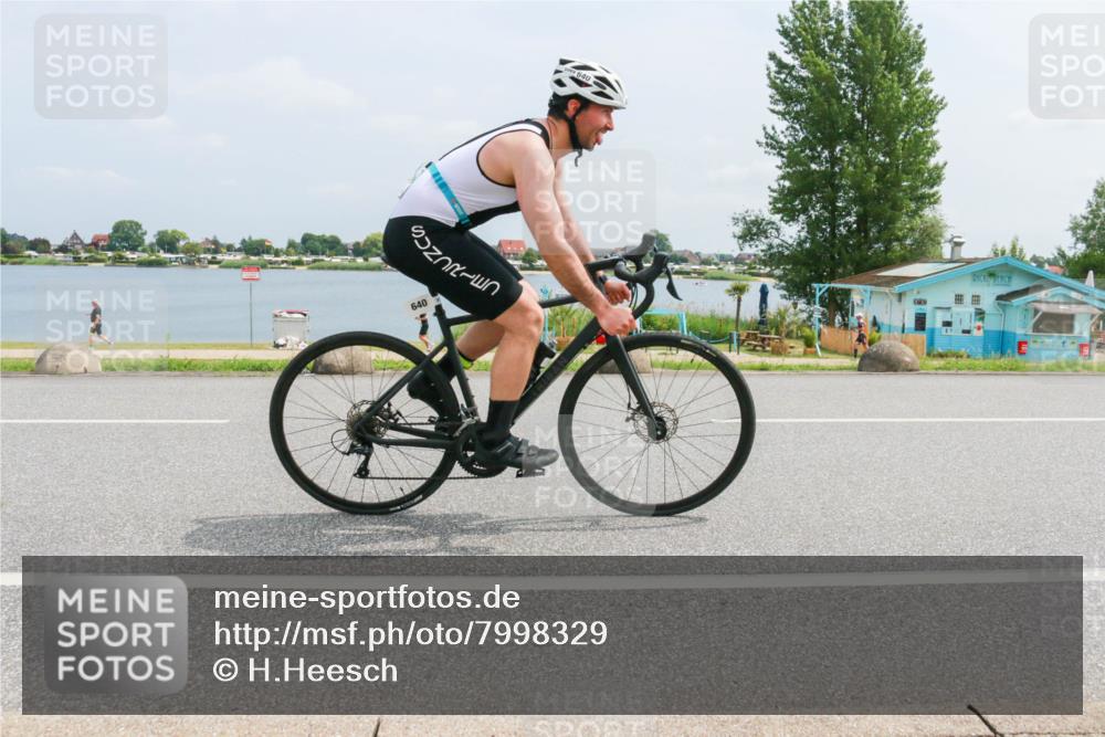 21.06.2025 - 27. Vierlanden-Triathlon H.Heesch http://msf.ph/oto/7998329 15.06.2025 12:30:28 Radfahren 640 meine-sportfotos.de
