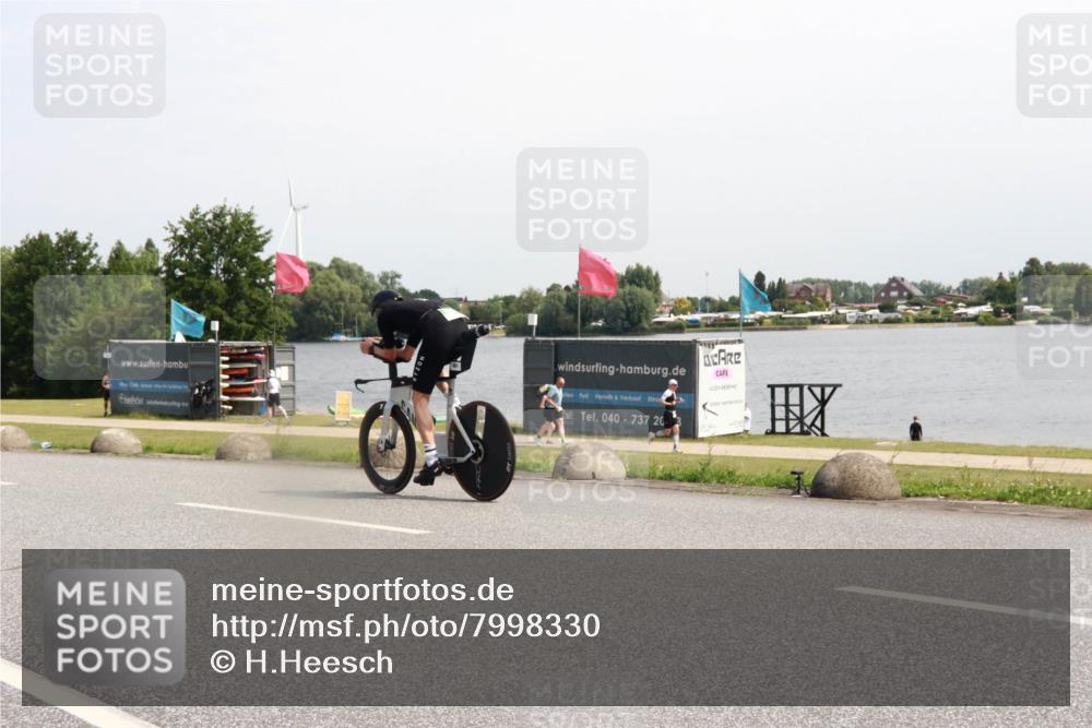 21.06.2025 - 27. Vierlanden-Triathlon H.Heesch http://msf.ph/oto/7998330 15.06.2025 11:36:14 Radfahren 651, 702, 764 meine-sportfotos.de