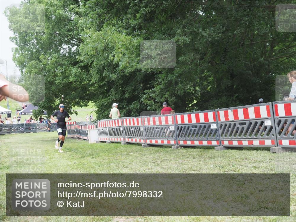 21.06.2025 - 27. Vierlanden-Triathlon KatJ http://msf.ph/oto/7998332 15.06.2025 12:52:57 Ziel 822 meine-sportfotos.de