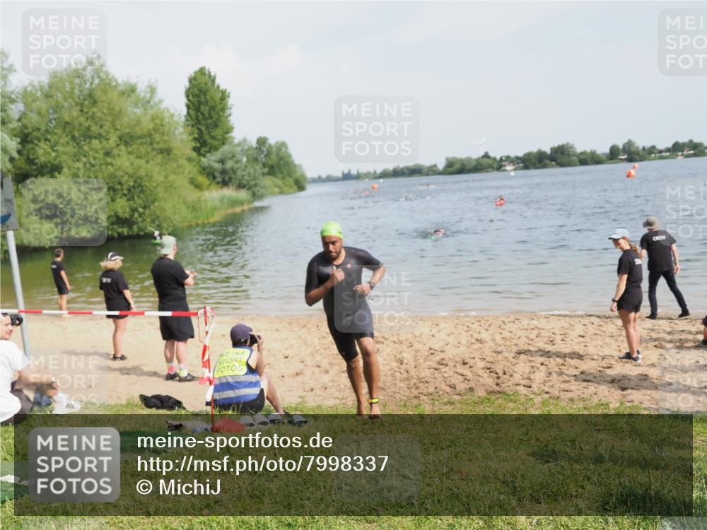 21.06.2025 - 27. Vierlanden-Triathlon MichiJ http://msf.ph/oto/7998337 15.06.2026 10:02:17 Schwimmen 317 meine-sportfotos.de
