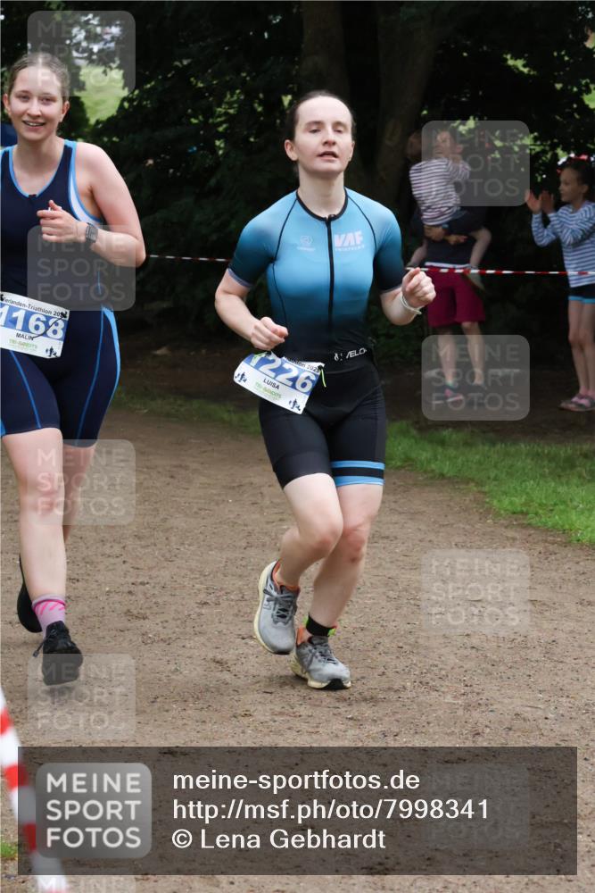 21.06.2025 - 27. Vierlanden-Triathlon Lena Gebhardt http://msf.ph/oto/7998341 15.06.2025 13:56:35 Laufen 20, 1168, 2025, 1226, 4 meine-sportfotos.de