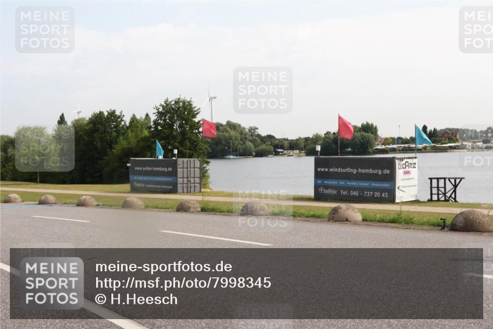 15.06.2025 - 27. Vierlanden-Triathlon H.Heesch http://msf.ph/oto/7998345 15.06.2025 09:48:21 Radfahren 64, 206, 246 meine-sportfotos.de