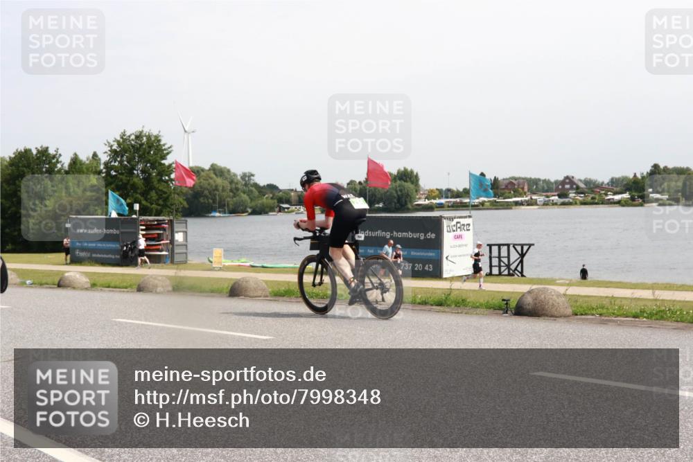 21.06.2025 - 27. Vierlanden-Triathlon H.Heesch http://msf.ph/oto/7998348 15.06.2025 11:36:14 Radfahren 651, 702, 764 meine-sportfotos.de