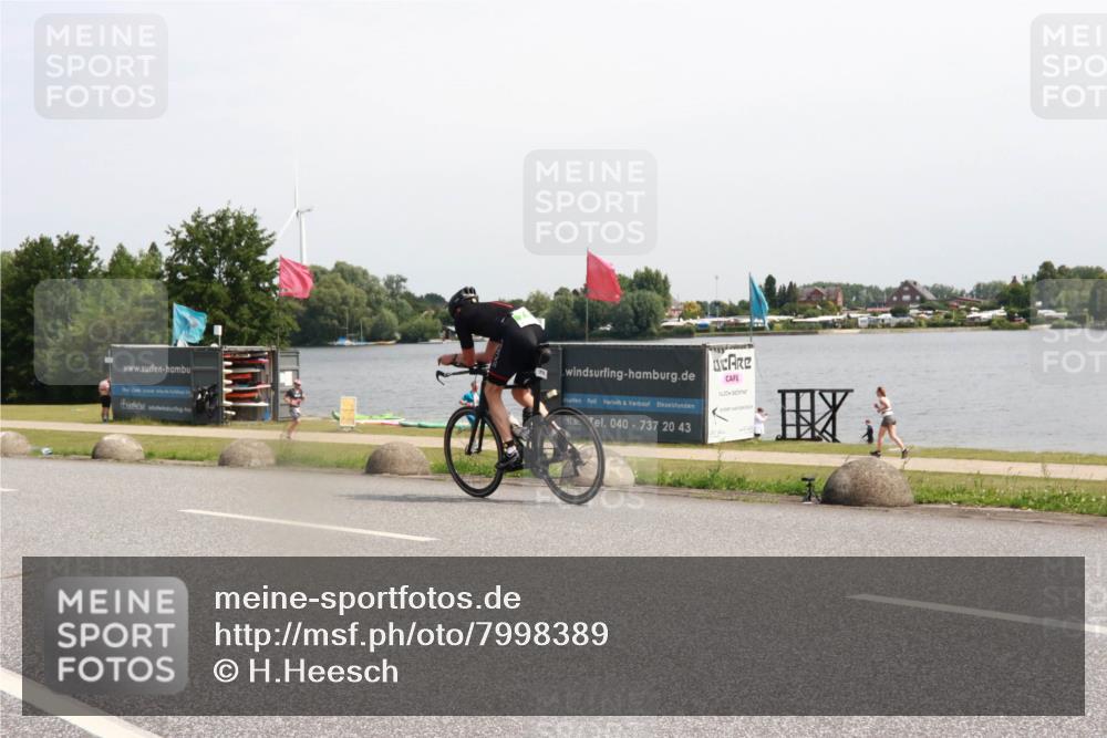 21.06.2025 - 27. Vierlanden-Triathlon H.Heesch http://msf.ph/oto/7998389 15.06.2025 11:36:30 Radfahren 712 meine-sportfotos.de