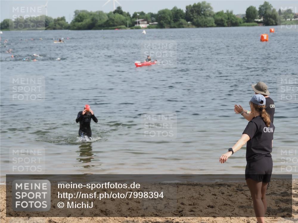 21.06.2025 - 27. Vierlanden-Triathlon MichiJ http://msf.ph/oto/7998394 15.06.2026 10:02:33 Schwimmen 397 meine-sportfotos.de