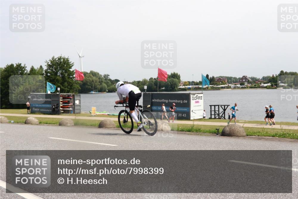 21.06.2025 - 27. Vierlanden-Triathlon H.Heesch http://msf.ph/oto/7998399 15.06.2025 11:36:33 Radfahren 712 meine-sportfotos.de