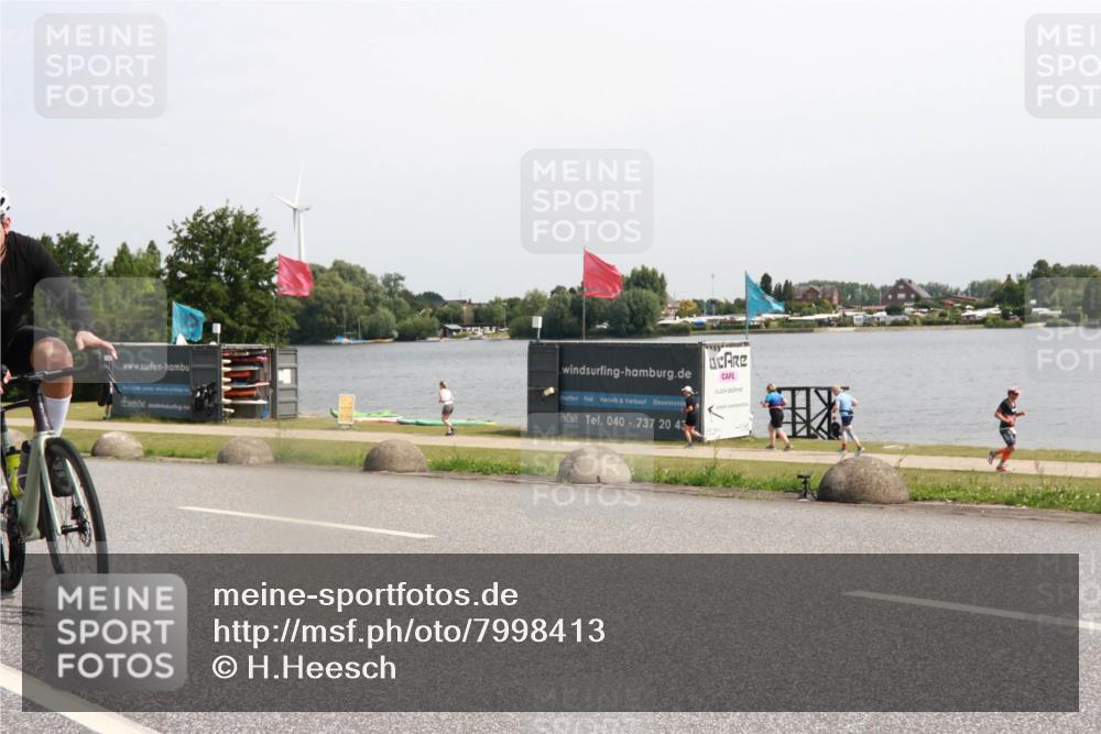 21.06.2025 - 27. Vierlanden-Triathlon H.Heesch http://msf.ph/oto/7998413 15.06.2025 11:36:36 Radfahren 23, 639, 712 meine-sportfotos.de